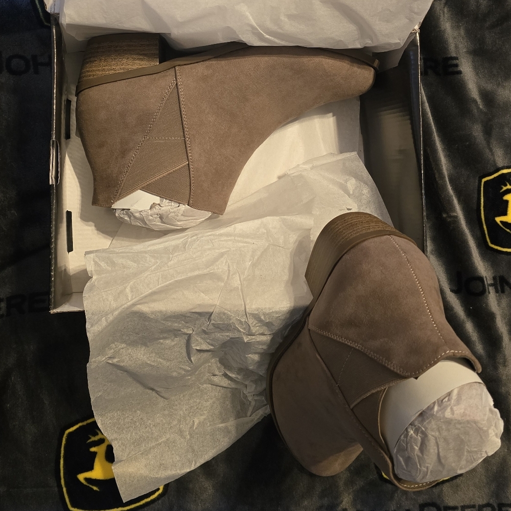 TORRID Ankle Bootie Size 11.5 - Picture 5 of 7